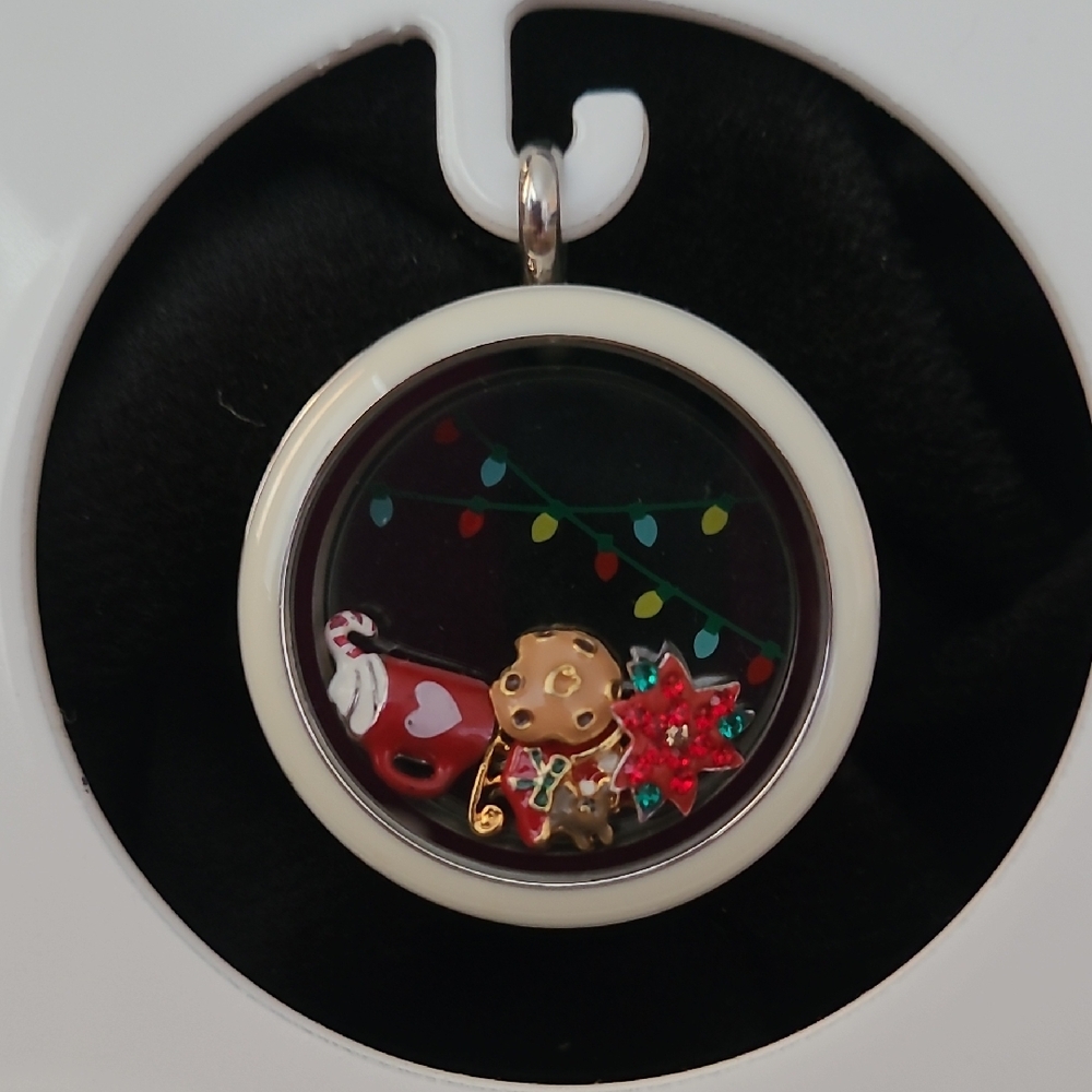 ORIGAMI OWL SILVERTONE CHRISTMAS LOCKET WITH CHARMS